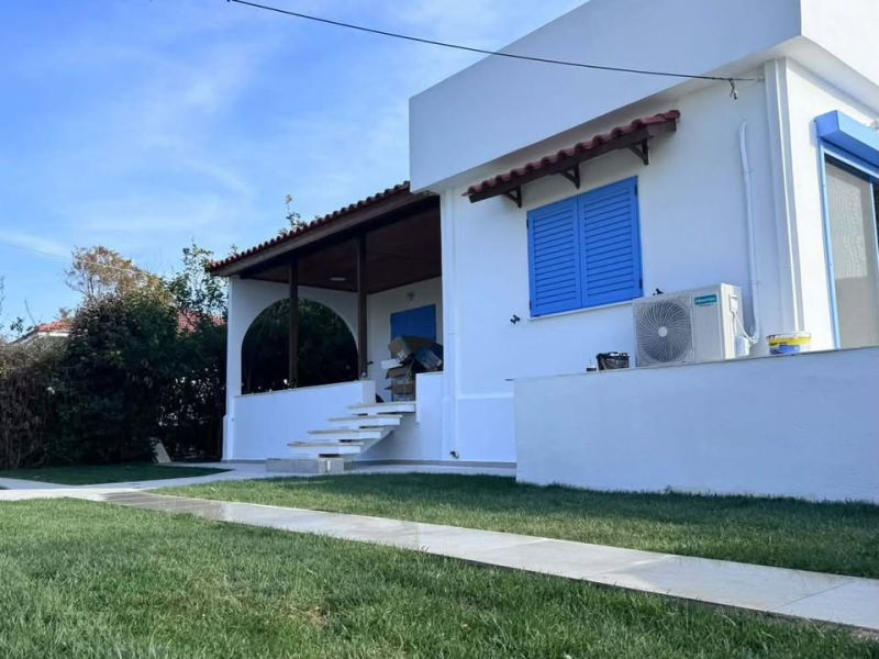 Η κατοικία και ο κήπος στο απογευματινό φως